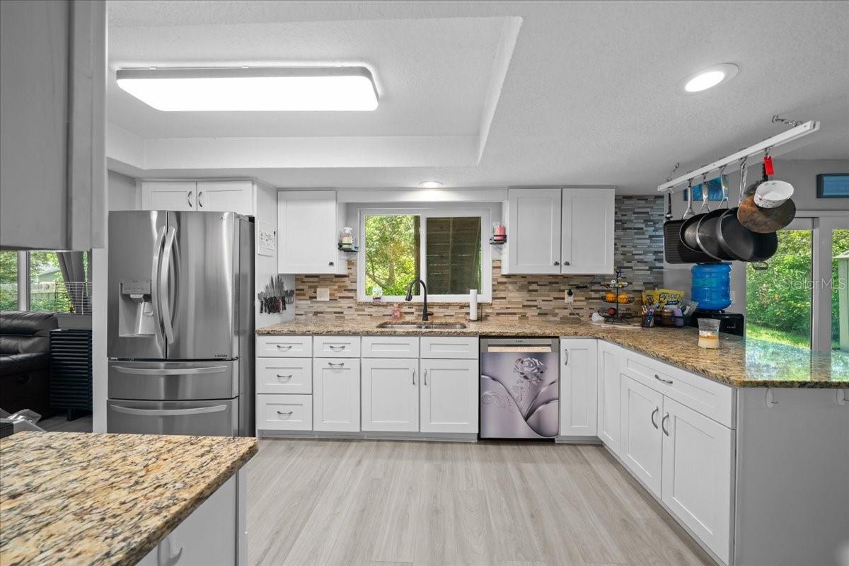 Image 18 of 69 For 2589 Knoll Street W