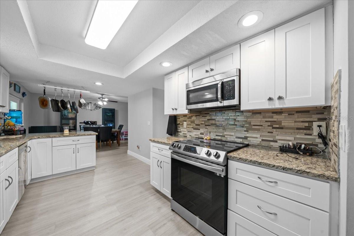 Image 19 of 69 For 2589 Knoll Street W