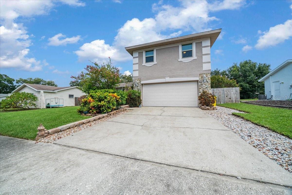 Image 2 of 69 For 2589 Knoll Street W