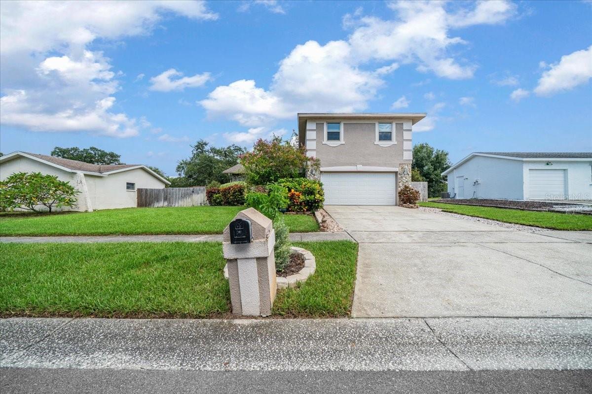 Image 3 of 69 For 2589 Knoll Street W