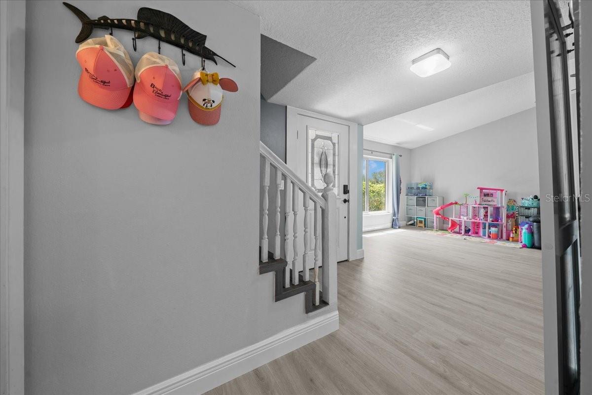 Image 30 of 69 For 2589 Knoll Street W