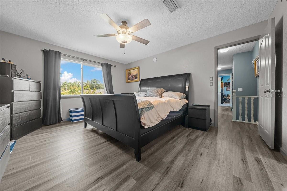 Image 32 of 69 For 2589 Knoll Street W