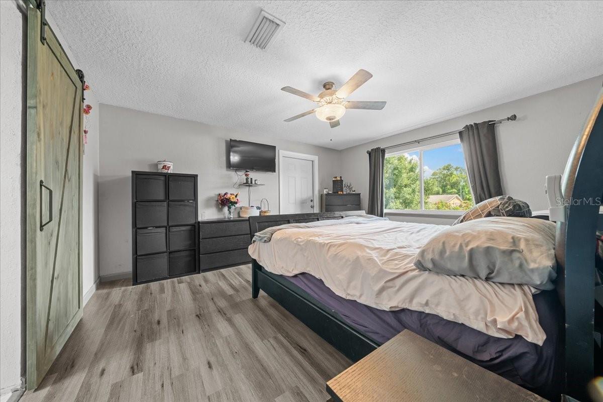 Image 33 of 69 For 2589 Knoll Street W