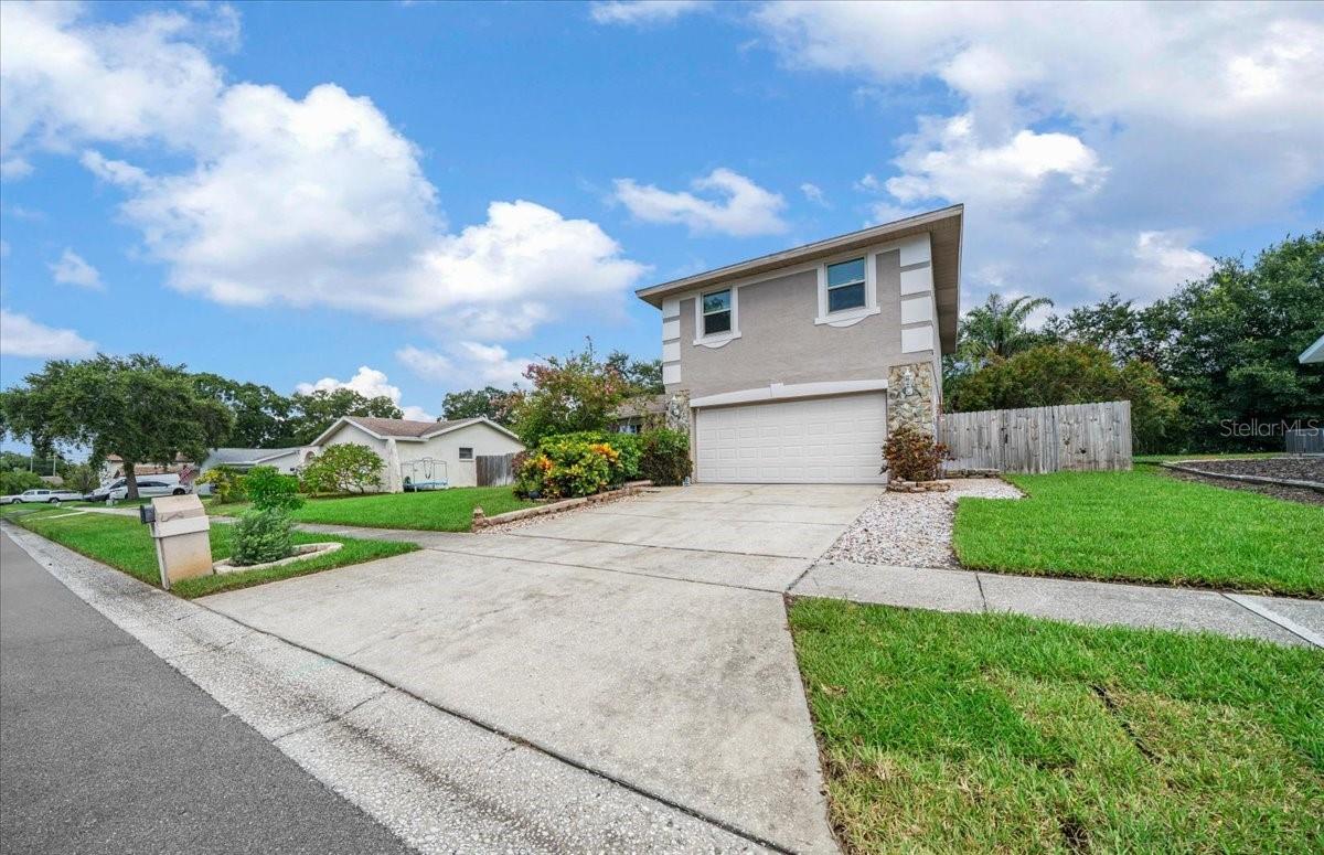Image 4 of 69 For 2589 Knoll Street W