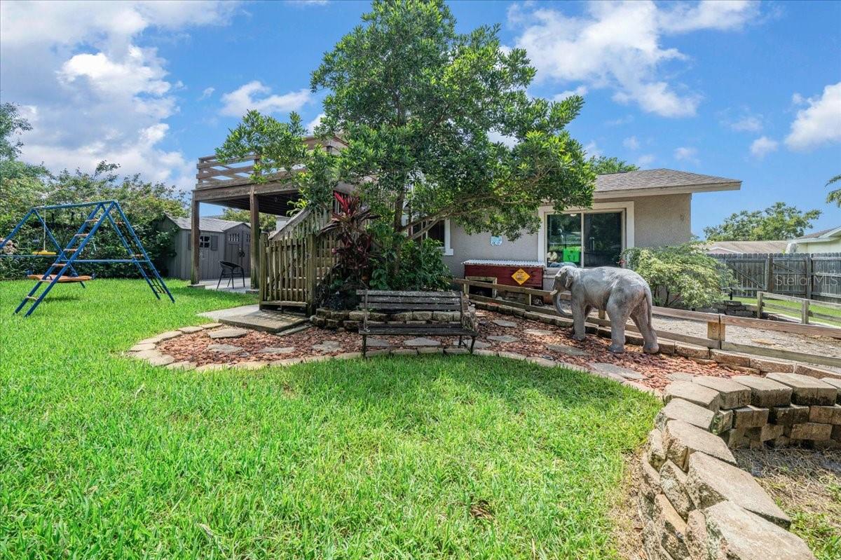 Image 59 of 69 For 2589 Knoll Street W