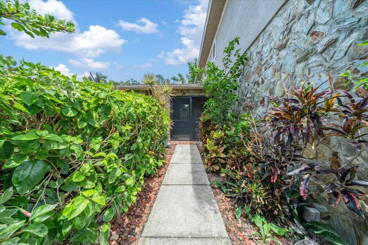 Image 6 of 69 For 2589 Knoll Street W