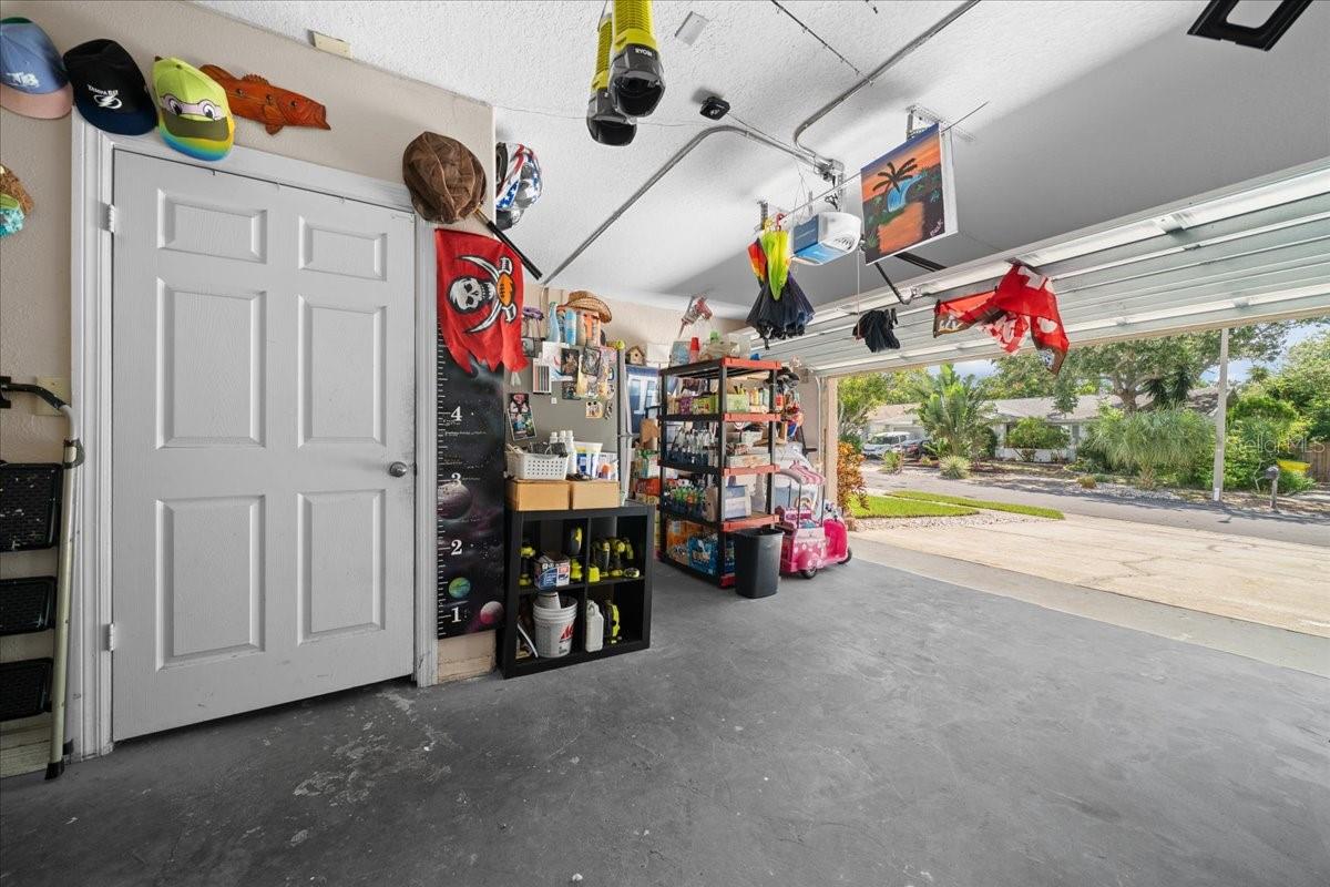 Image 66 of 69 For 2589 Knoll Street W