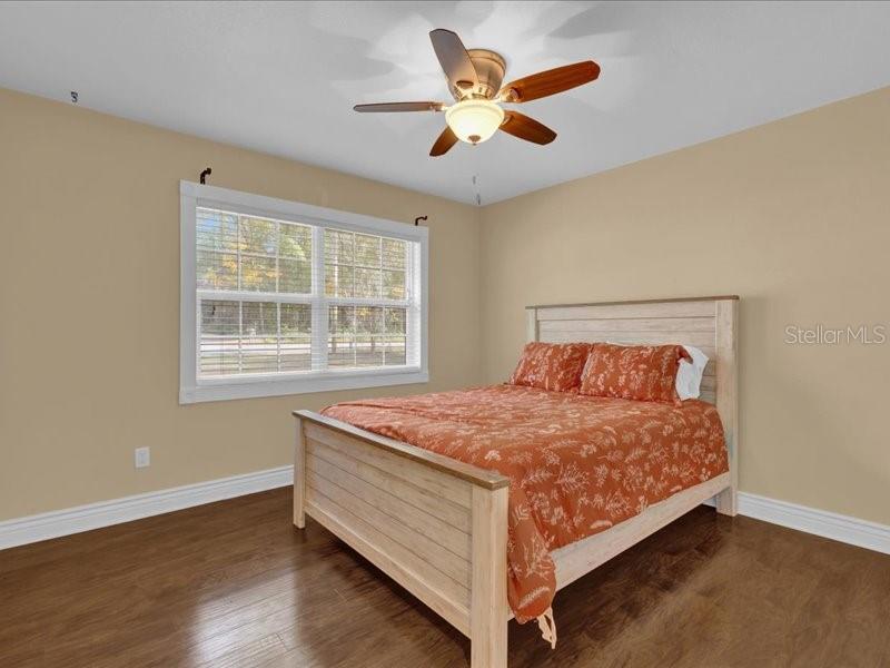 Listing photo id 3 for 126 41st Avenue