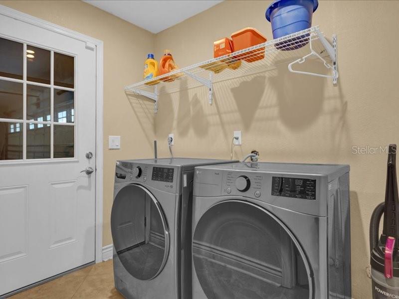 Listing photo id 5 for 126 41st Avenue