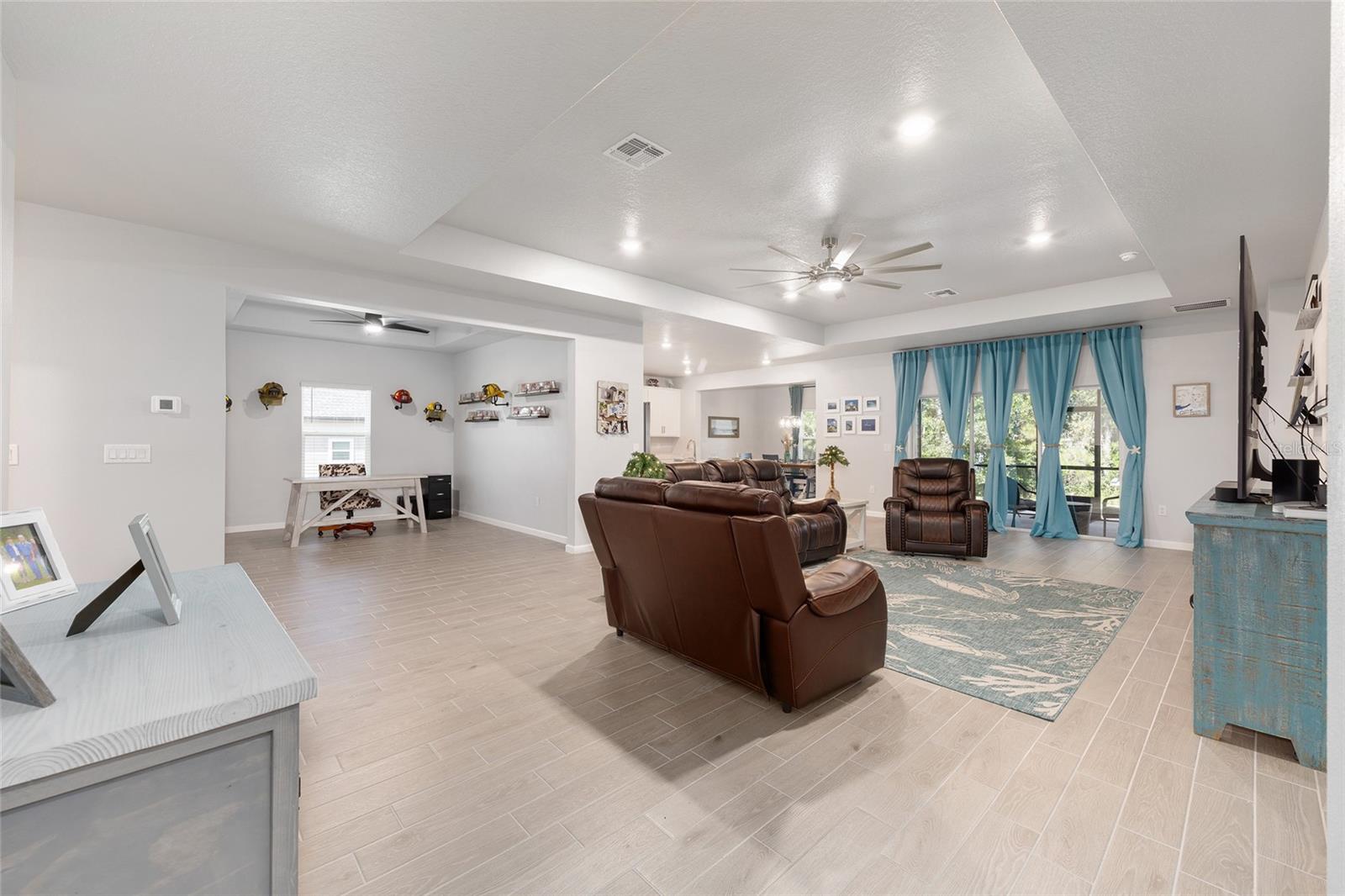 Listing photo id 8 for 7834 194th Court
