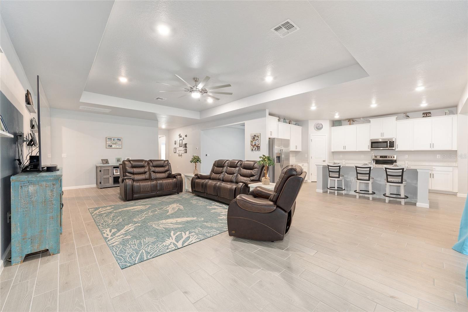 Listing photo id 9 for 7834 194th Court