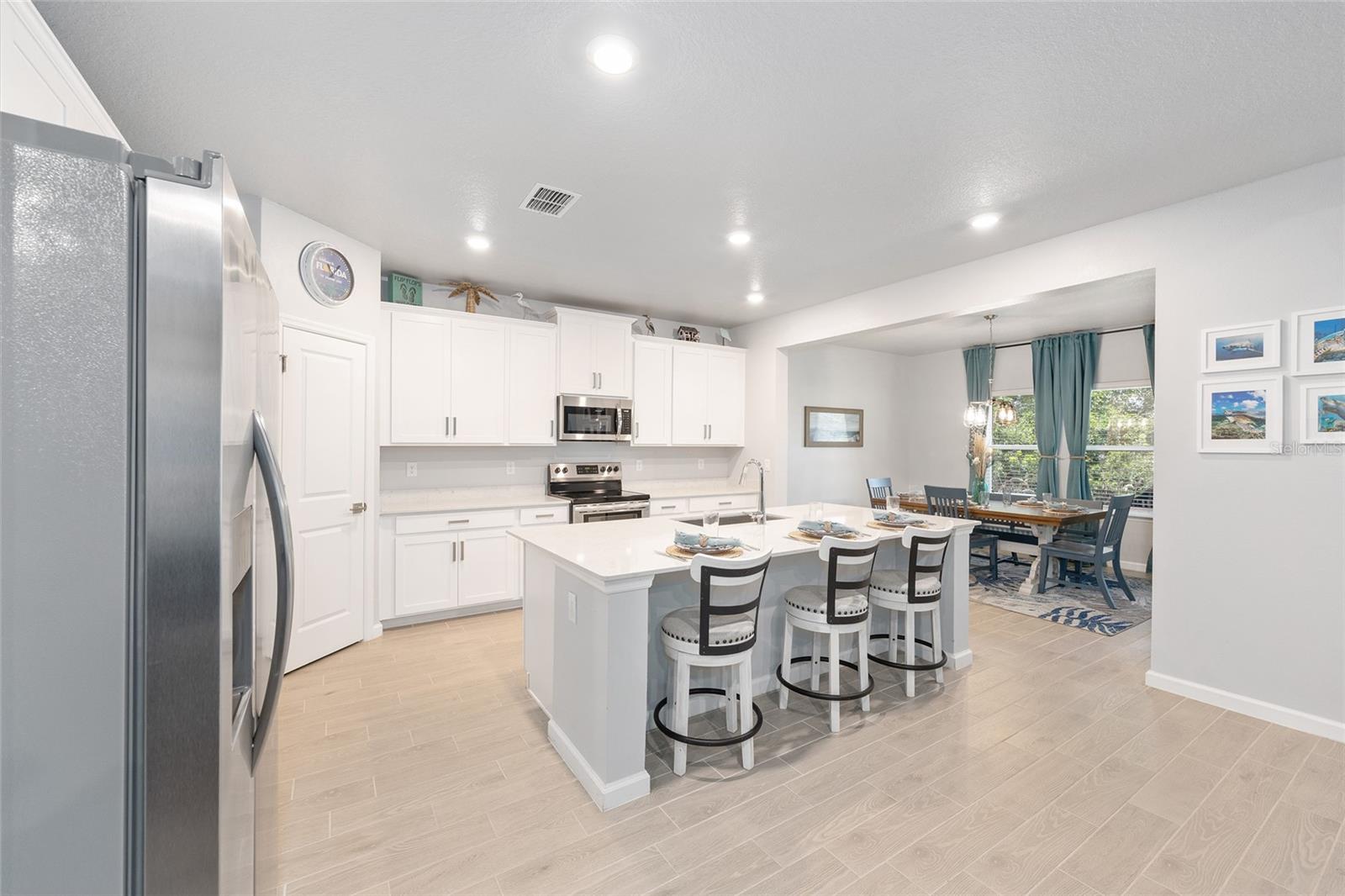 Listing photo id 11 for 7834 194th Court