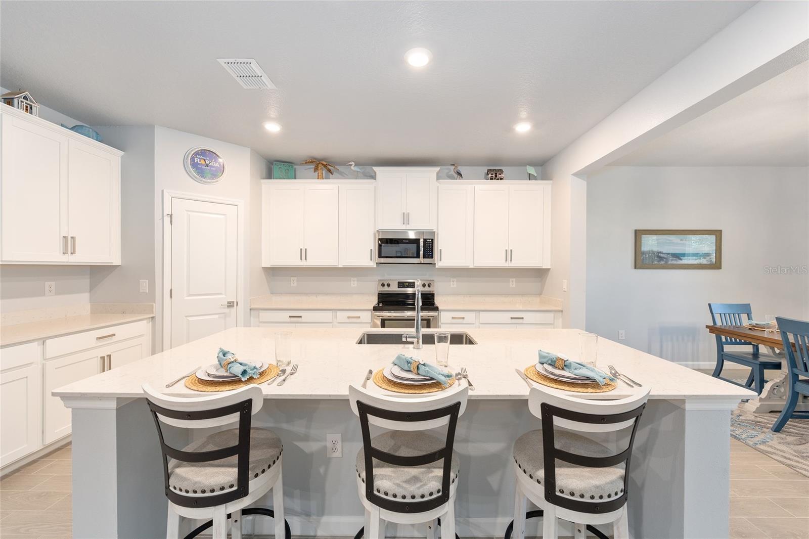 Listing photo id 12 for 7834 194th Court