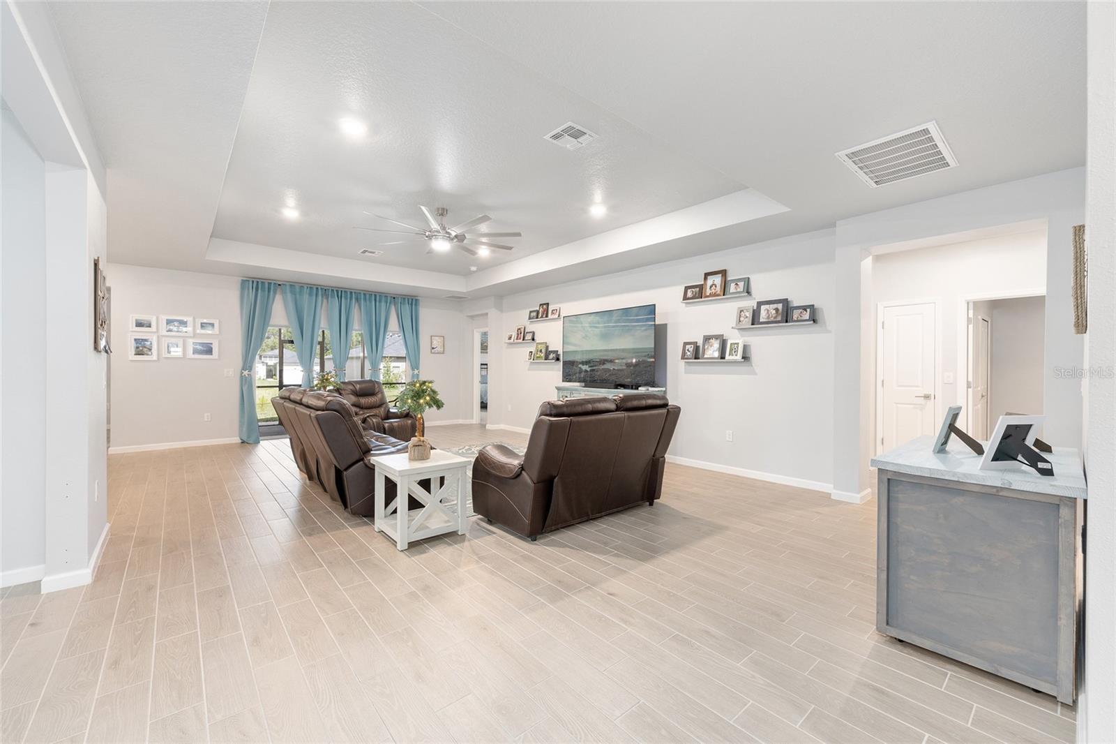 Listing photo id 7 for 7834 194th Court