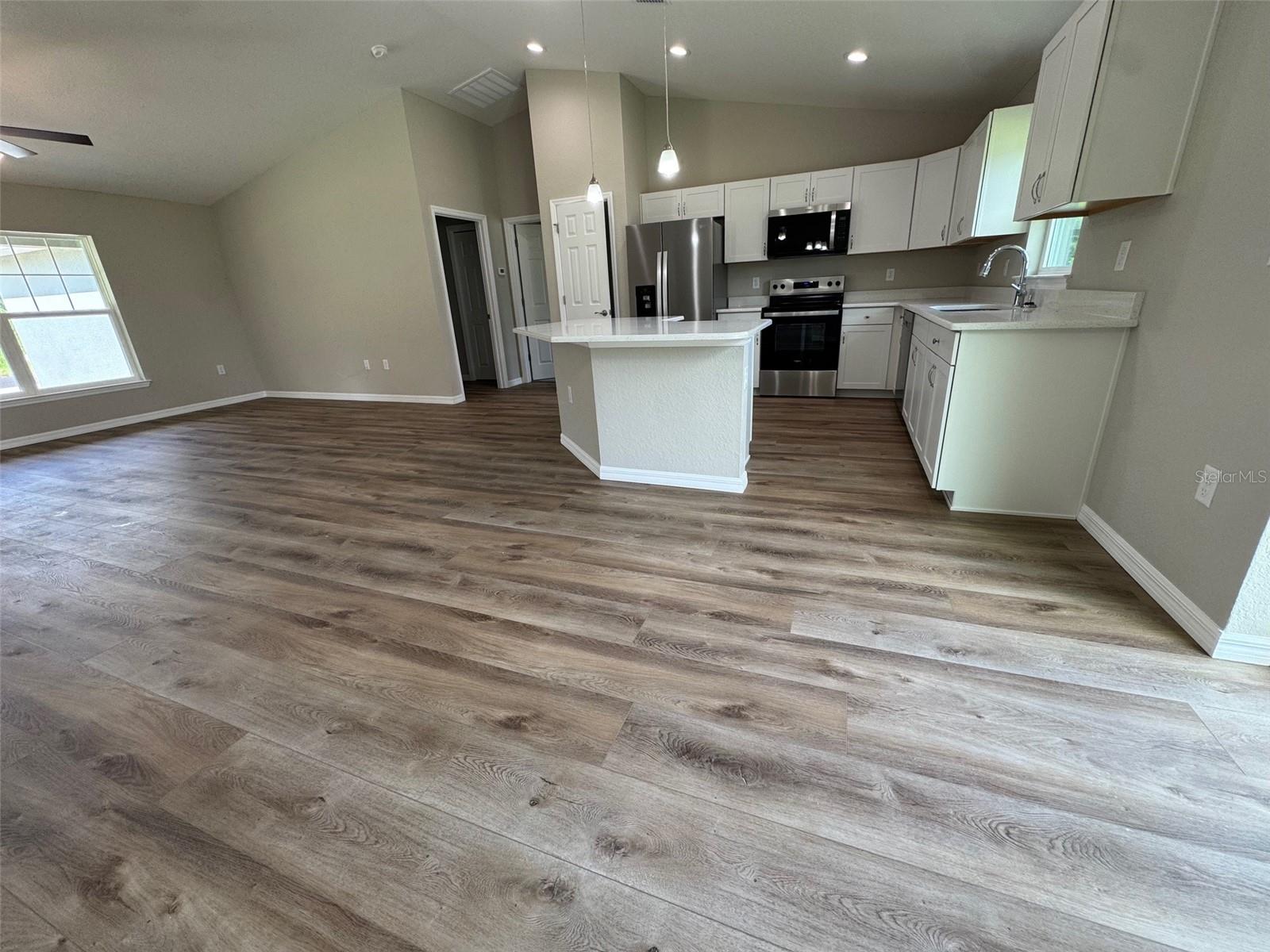 Image 4 of 25 For 17617 112th Lane