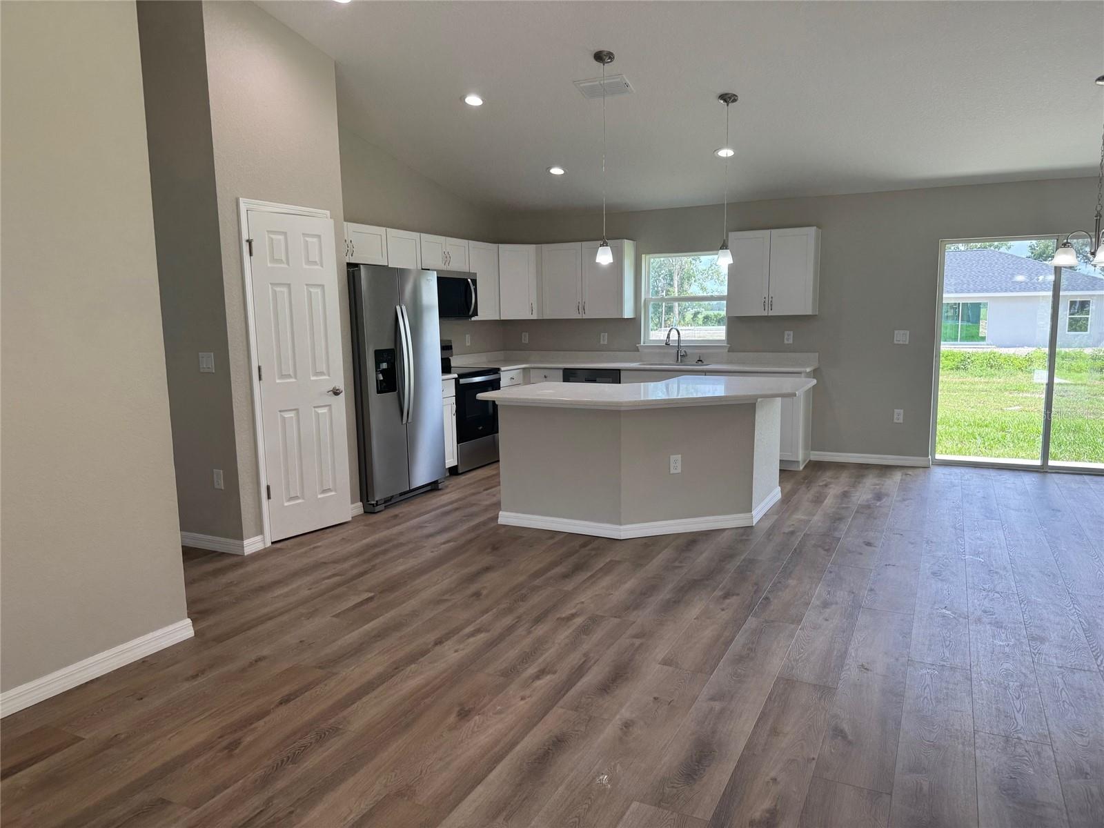 Image 5 of 25 For 17617 112th Lane
