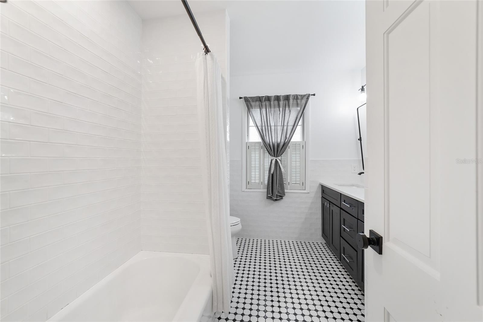 Image 25 of 76 For 1318 8th Street