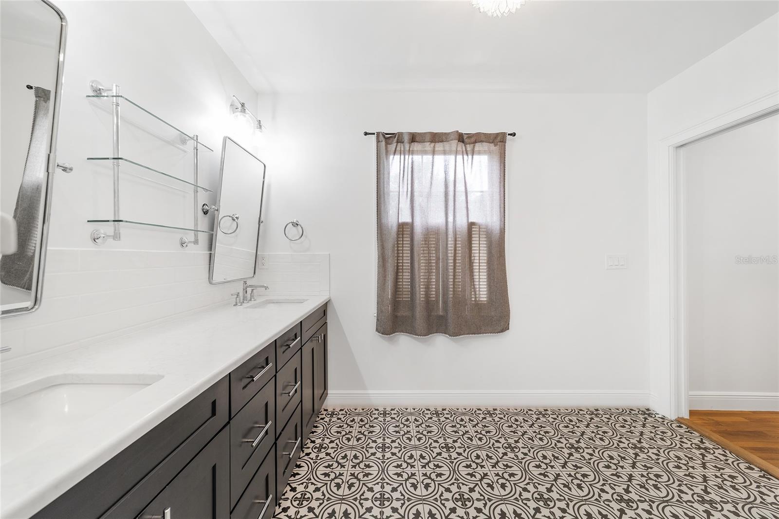 Image 39 of 76 For 1318 8th Street