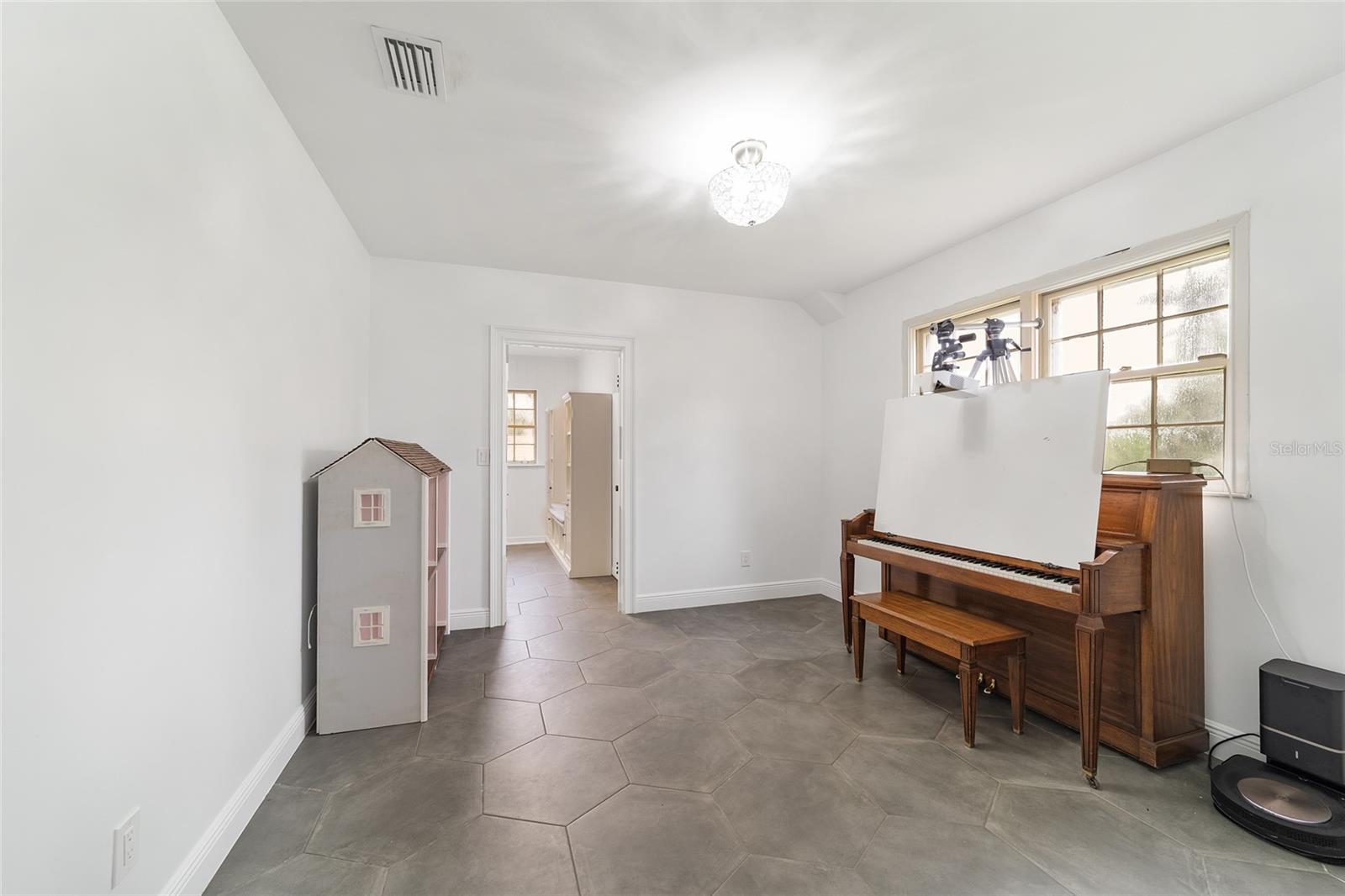 Image 44 of 76 For 1318 8th Street