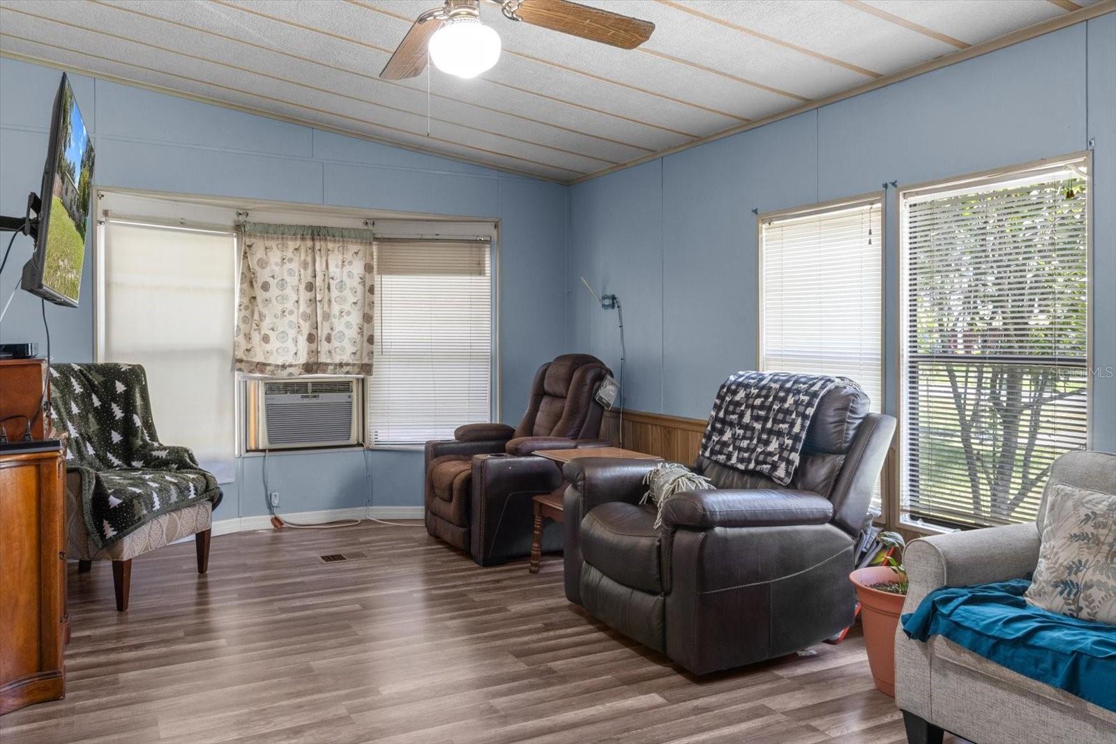 Image 6 of 41 For 11770 Warmouth Court