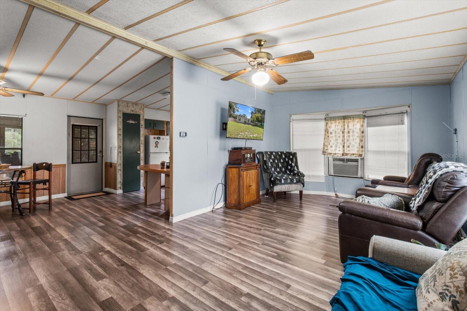 Image 8 of 41 For 11770 Warmouth Court