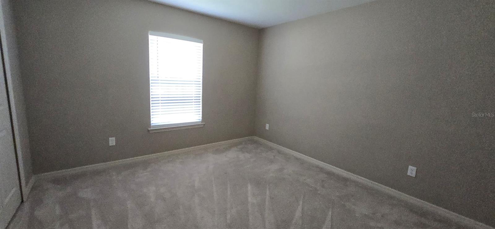 Listing photo id 8 for 2228 156 Loop