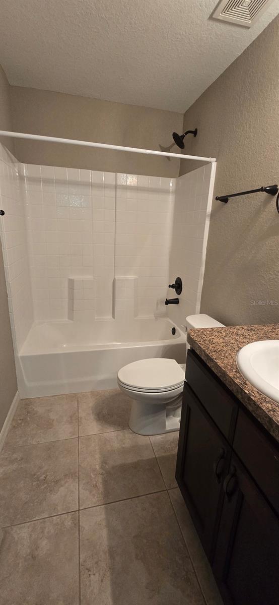 Listing photo id 9 for 2228 156 Loop