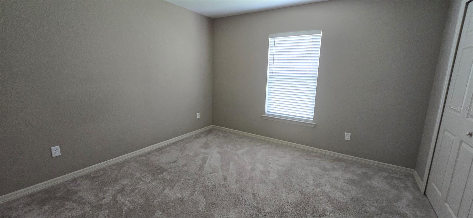 Listing photo id 10 for 2228 156 Loop