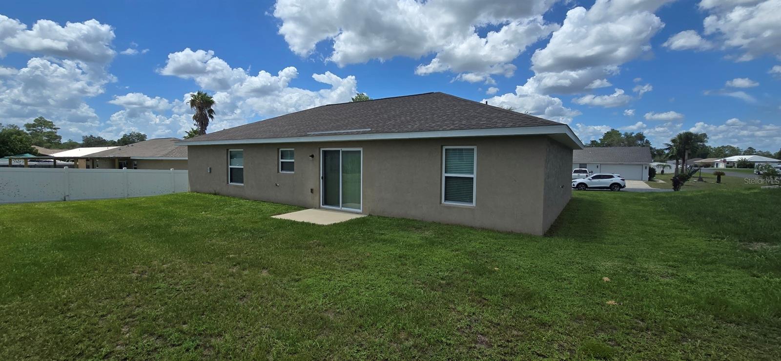 Listing photo id 0 for 2228 156 Loop