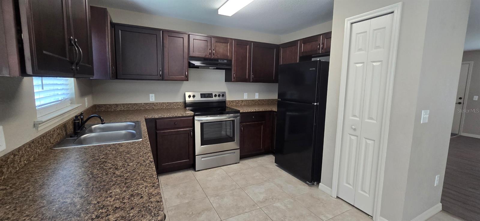 Listing photo id 3 for 2228 156 Loop