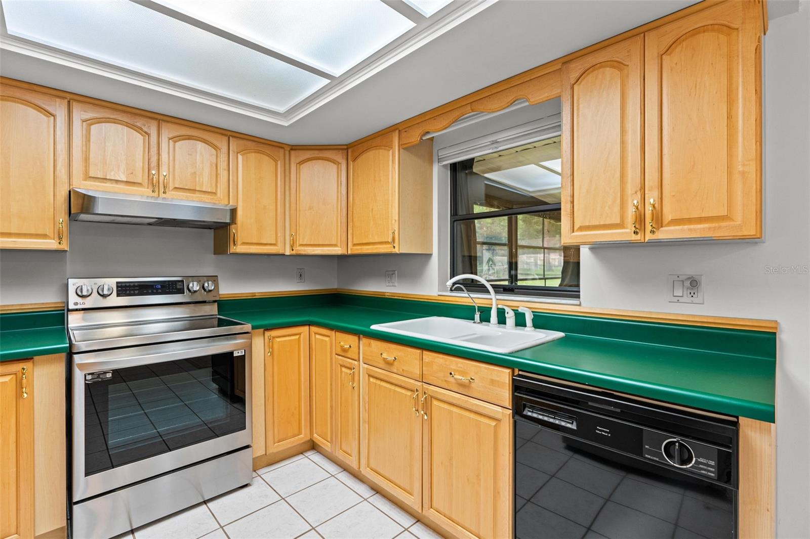 Image 17 of 53 For 8456 Henderson Trail