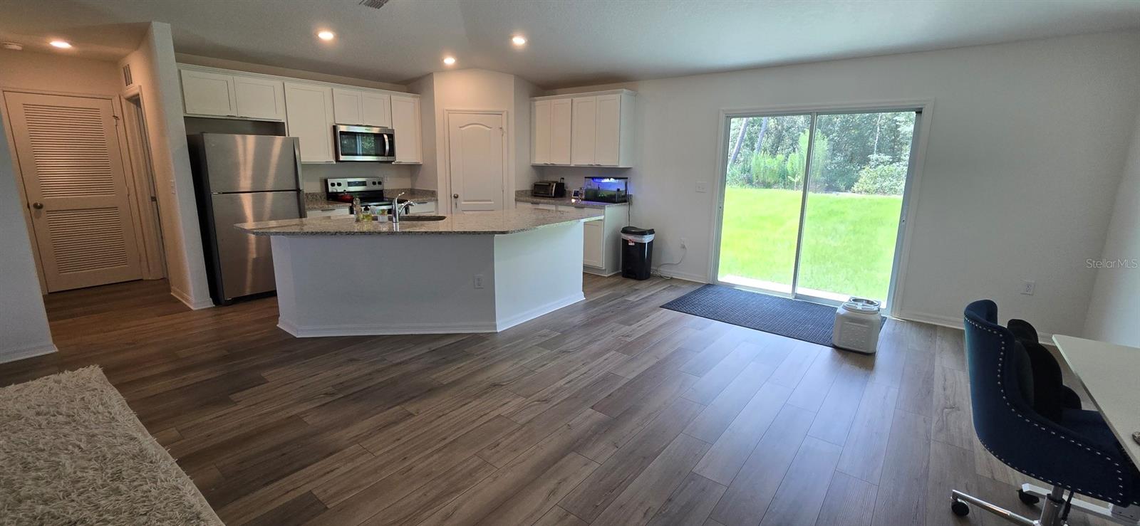 Listing photo id 0 for 13039 35th Circle