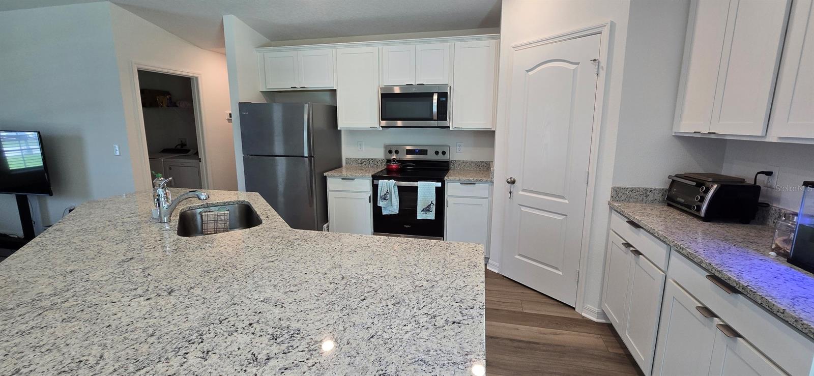 Listing photo id 1 for 13039 35th Circle