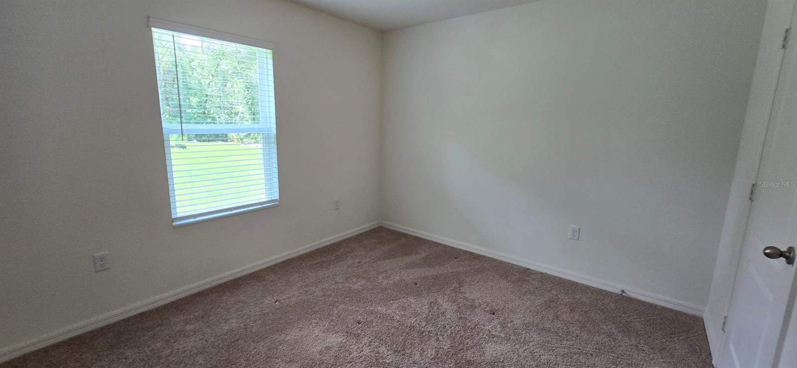 Listing photo id 4 for 13039 35th Circle
