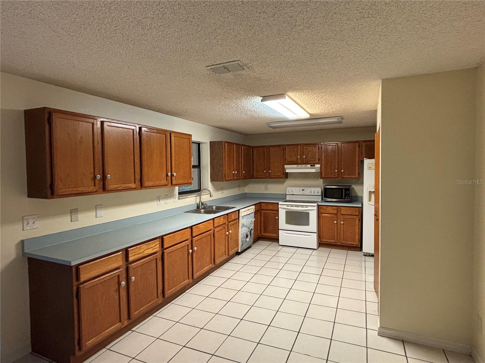Image 38 of 38 For 17601 10th Street