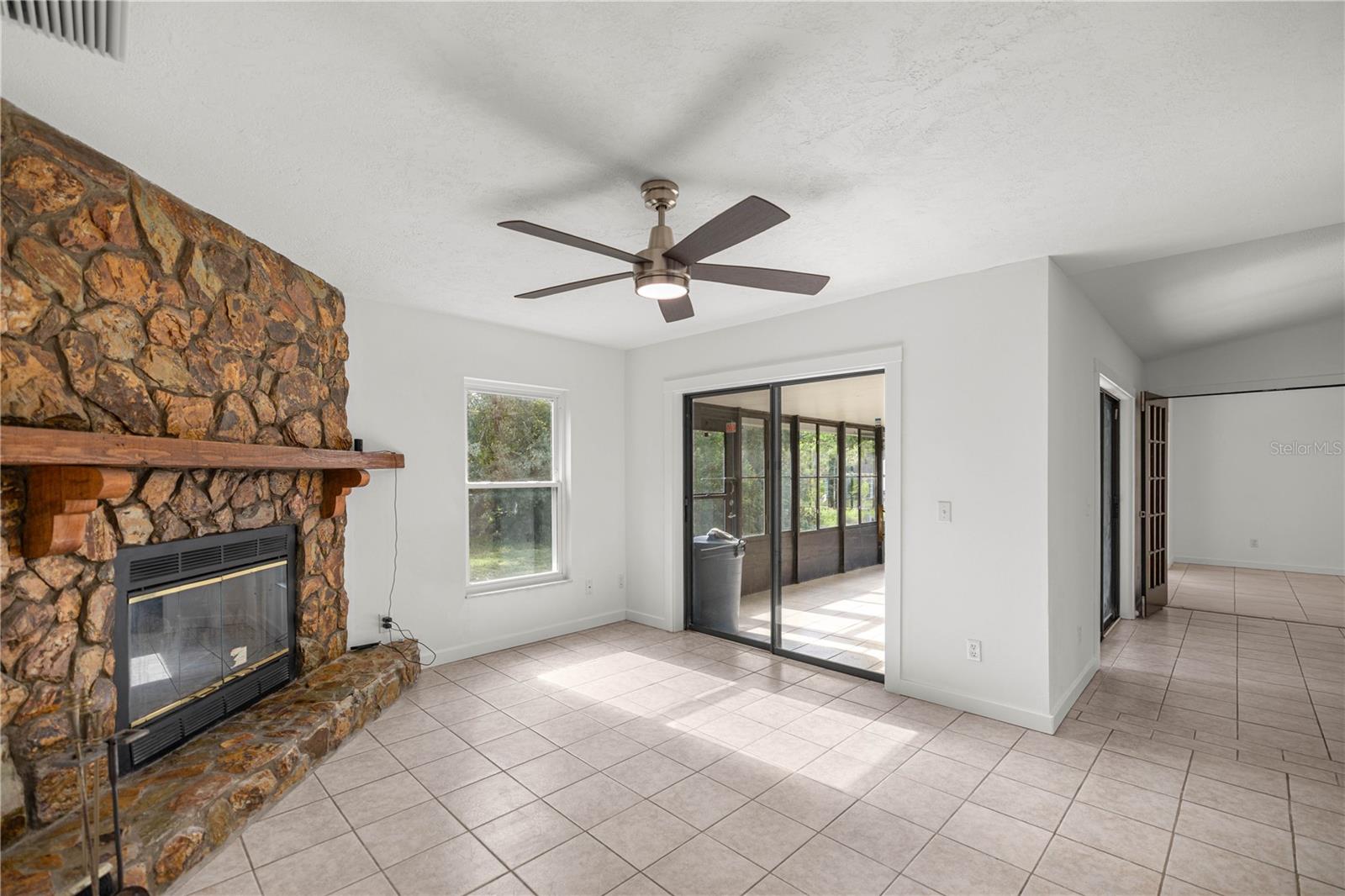 Image 12 of 31 For 15211 35th Avenue Road