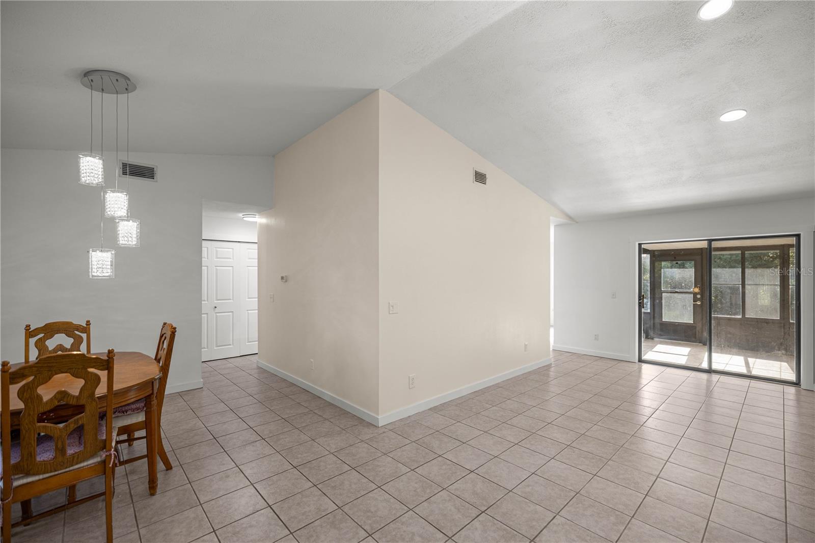 Image 17 of 31 For 15211 35th Avenue Road
