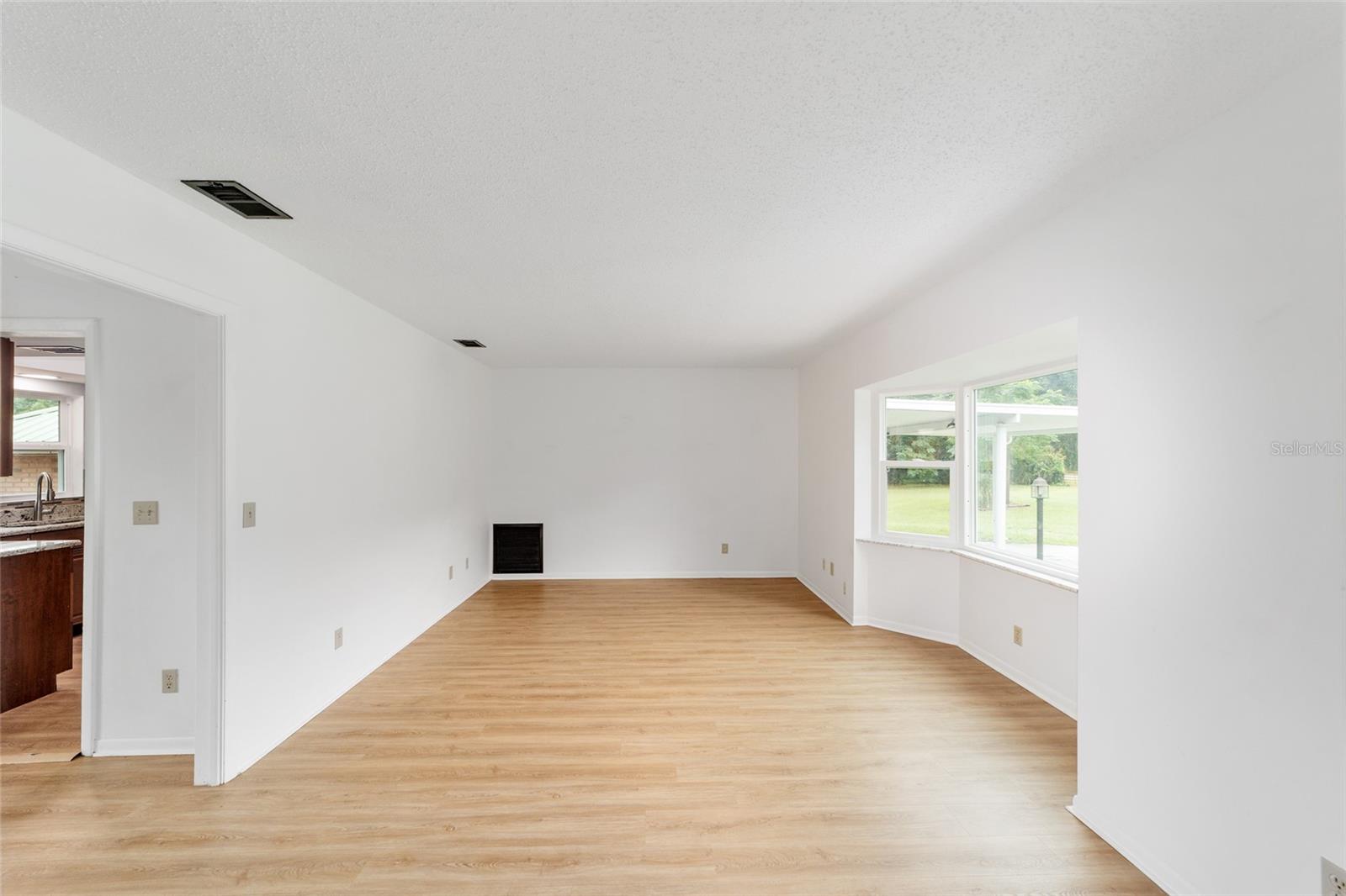 Image 16 of 72 For 13660 80th Avenue