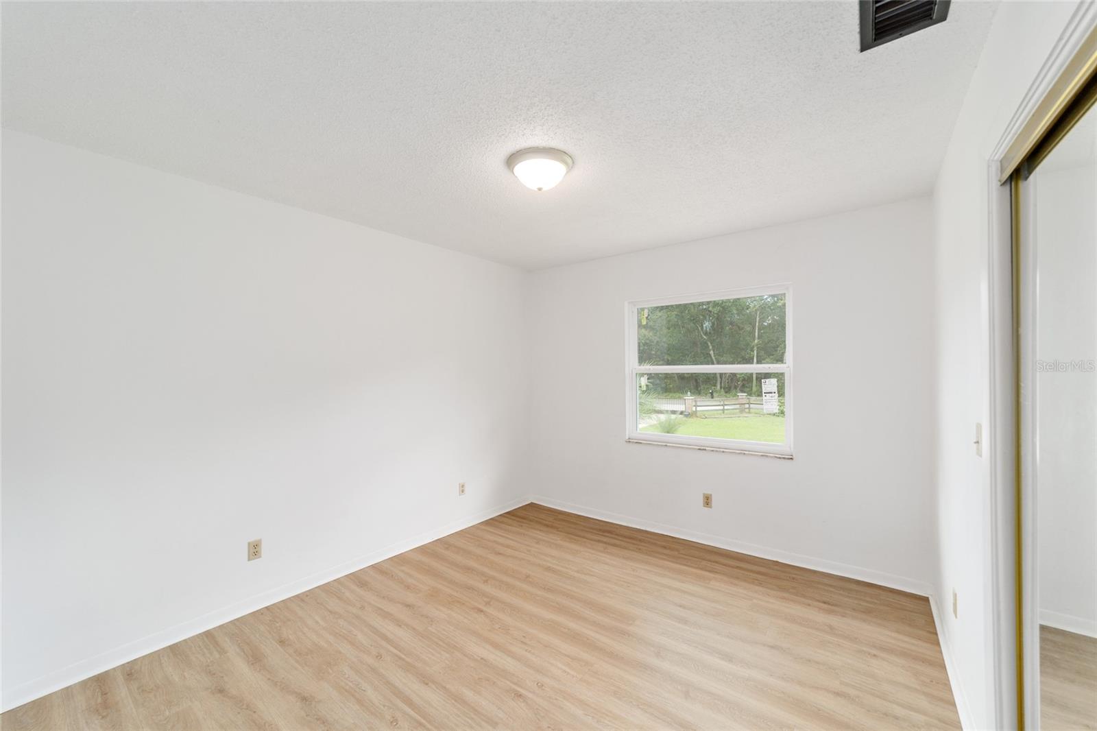 Image 38 of 72 For 13660 80th Avenue