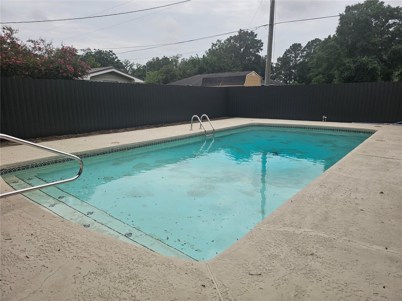 Listing photo id 13 for 1000 45th Street