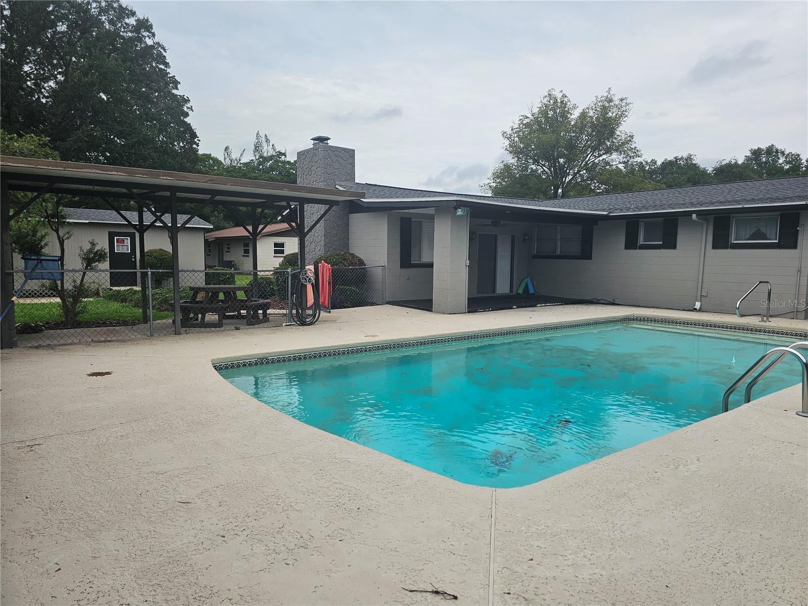 Listing photo id 14 for 1000 45th Street