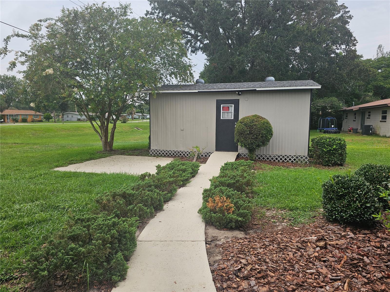 Listing photo id 17 for 1000 45th Street