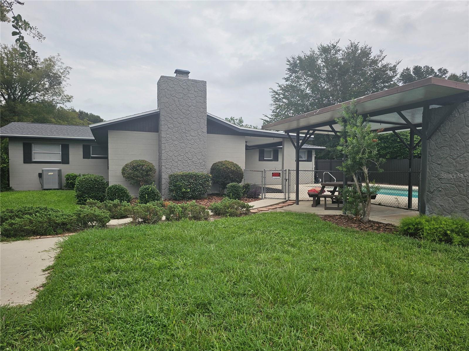 Listing photo id 18 for 1000 45th Street