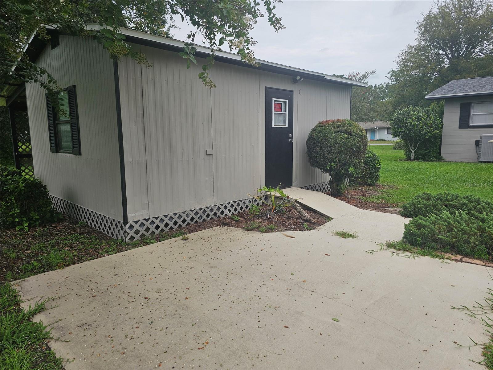 Listing photo id 21 for 1000 45th Street
