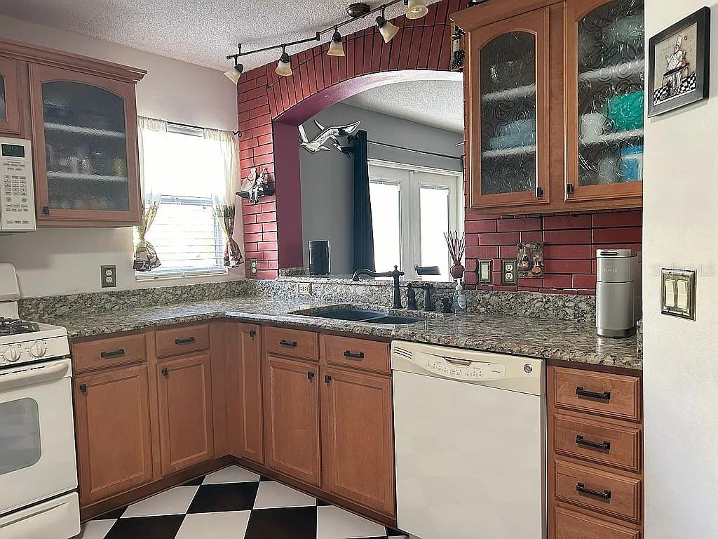 Image 3 of 17 For 1089 Summerton Street