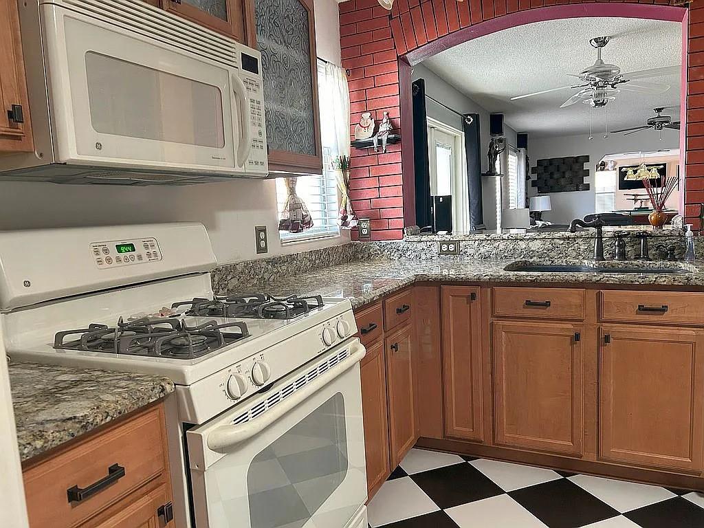 Image 5 of 17 For 1089 Summerton Street
