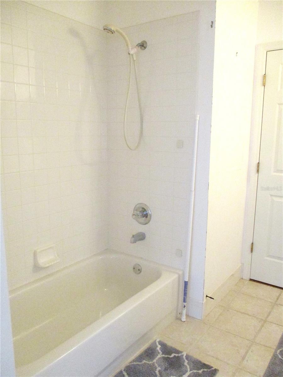Image 37 of 87 For 13784 Sw 115th Cir