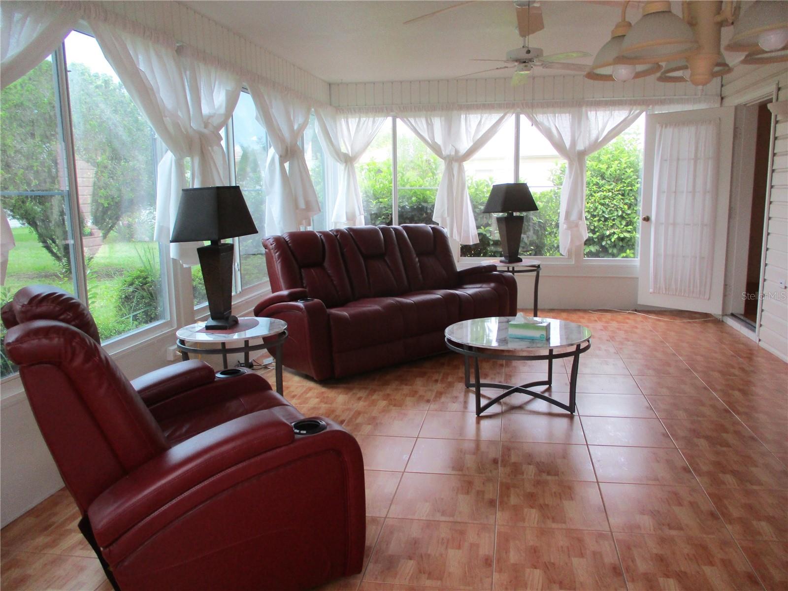 Image 7 of 87 For 13784 Sw 115th Cir