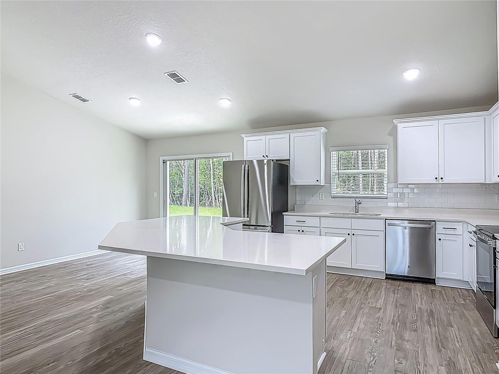 Image 4 of 21 For 6595 Amity Street