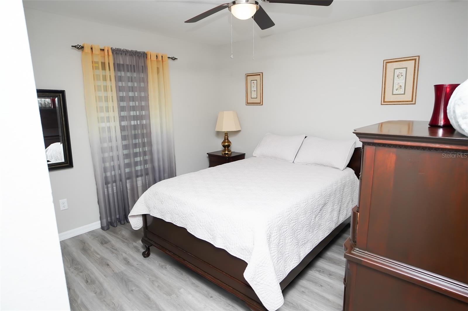 Image 12 of 31 For 13358 111 Street